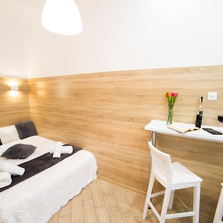 Mini Economy Apartments- Filatova 10 Лвив Екстериор снимка