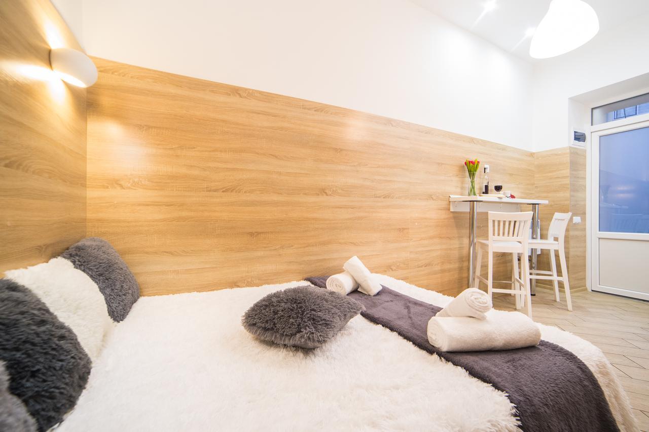 Mini Economy Apartments- Filatova 10 Лвив Екстериор снимка