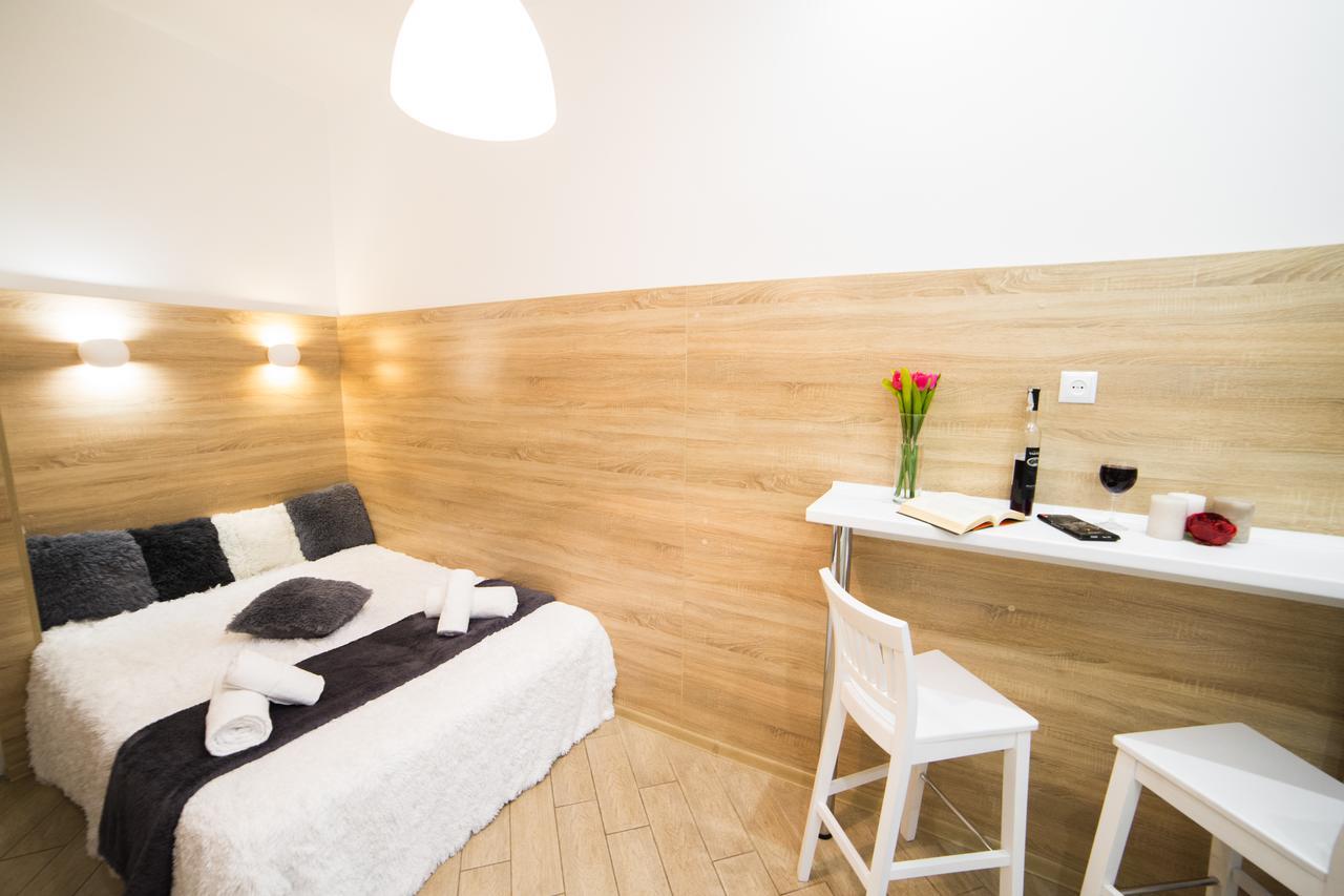 Mini Economy Apartments- Filatova 10 Лвив Екстериор снимка